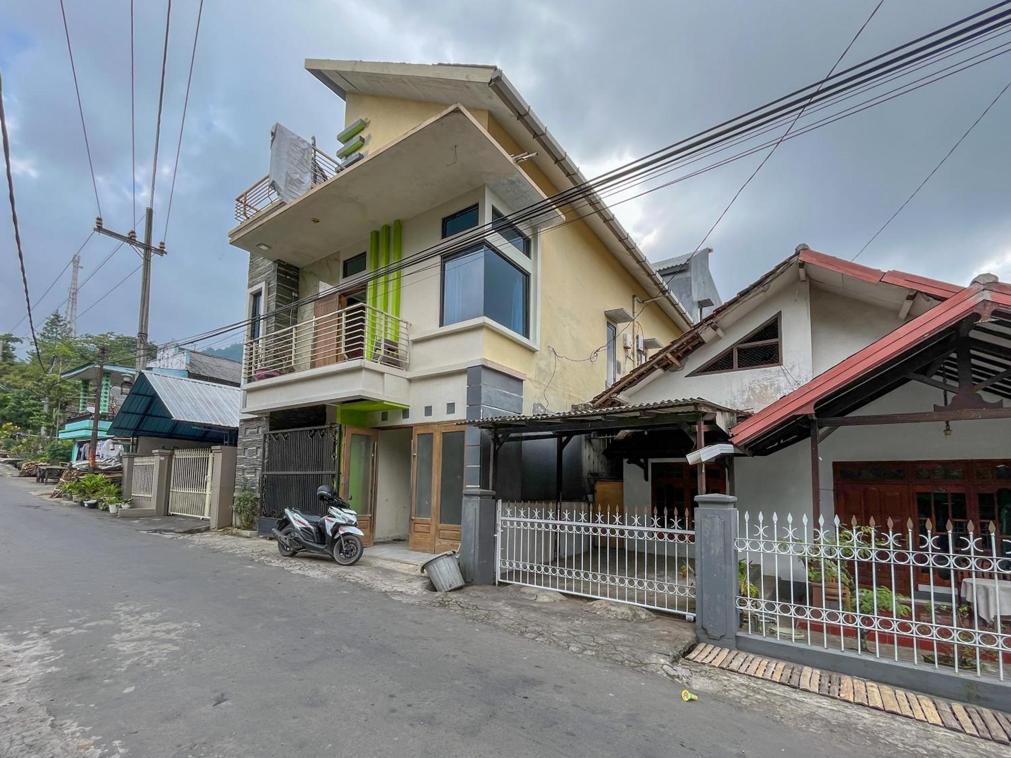 Hotel Rumah Bromo Redpartner Lambangkuning Exterior foto